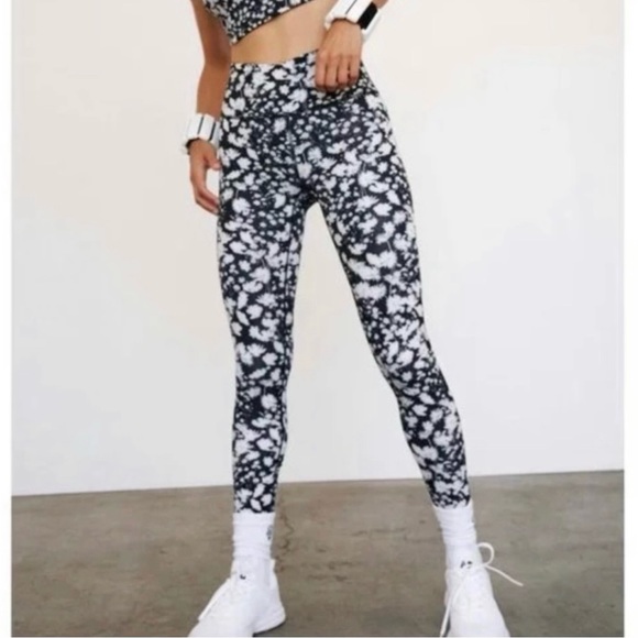 Free People Pants - NWOT Free People Movement Lose Control Wrap Leggings